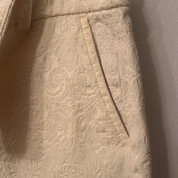 Loft pastel butter yellow shorts size 4 - Picture 4 of 5